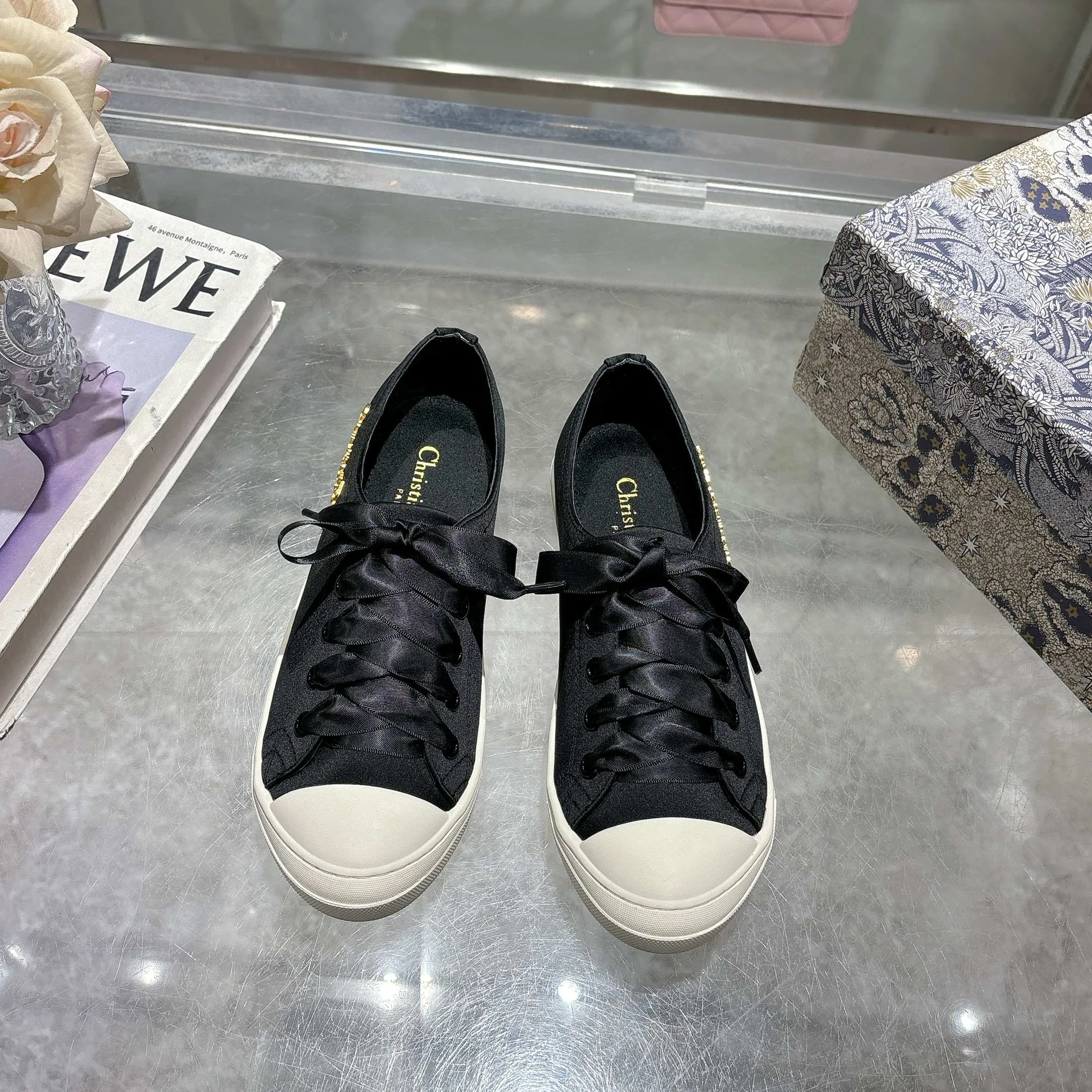 👟👟Ex-factory price 440👟👟 Dior ballet-style casual shoes, the same style as celebrities, satin fabric, breathable mesh lining, sheepskin for feet, wear-resistant rubber sole, size 35-40.
